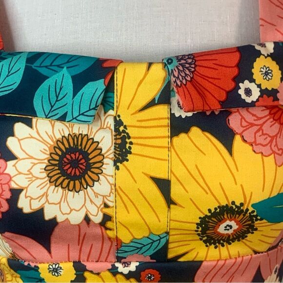 VARGA Cheerful Flower Sleeveless Retro Dress - Picture 6 of 10